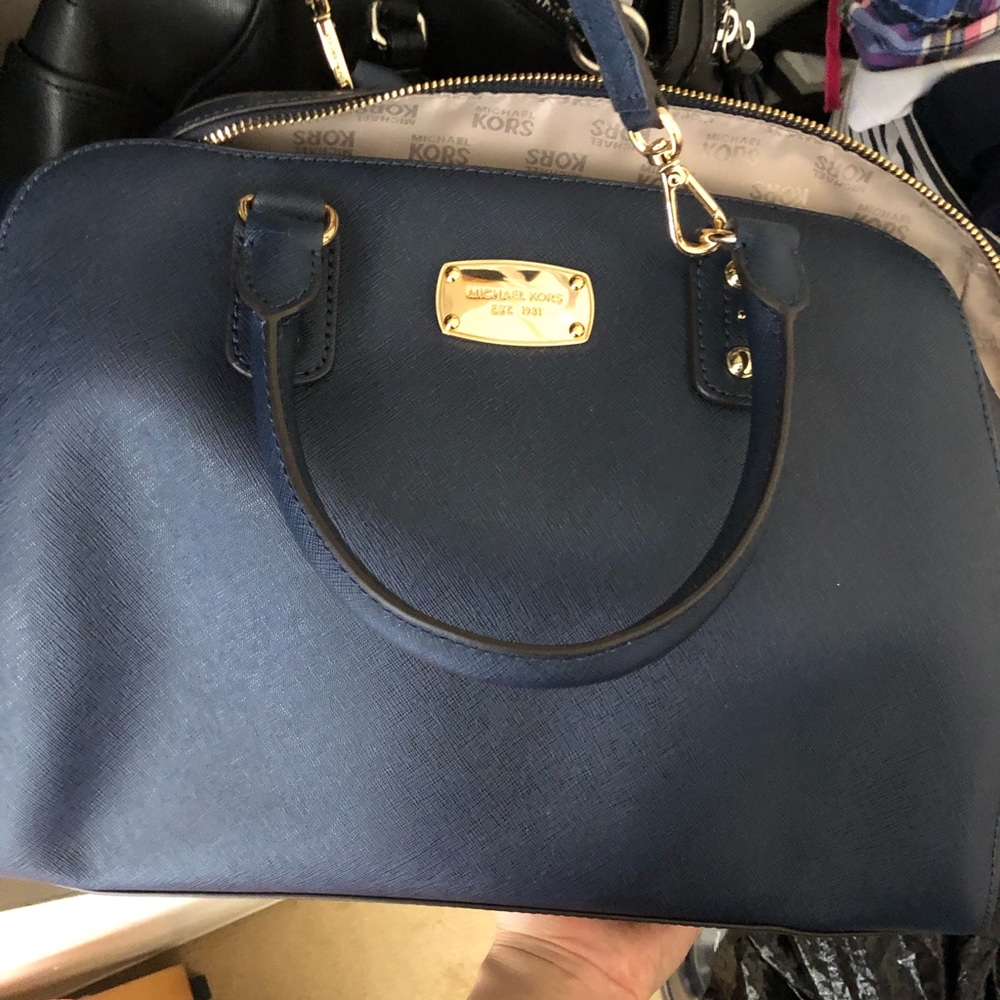 MICHAEL KORS NAVY BLUE BAG